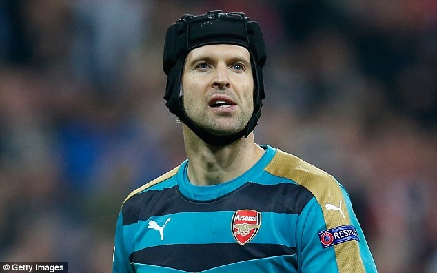 Petr Cech muon tu bo mu bao hiem 9 nam gan bo voi anh hinh anh