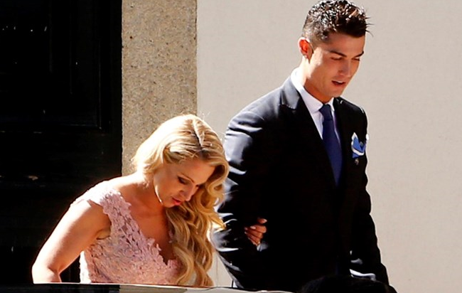 Ronaldo hen ho voi con gai cua sieu co Jorge Mendes hinh anh