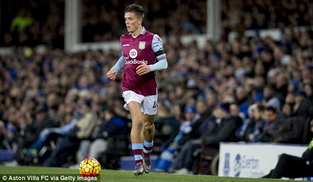 Sao tre Aston Villa hit 'khi cuoi' trong hop dem hinh anh
