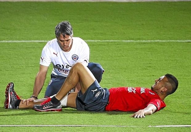 Vi bac si tai hoa co the giup Alexis Sanchez hinh anh