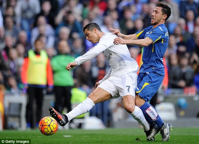 Ronaldo pha vo thanh tich ghi ban cua Hugo Sanchez hinh anh