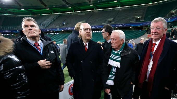 Sir Alex xuong san bong vi canh sat nghi co bom ngoai san hinh anh