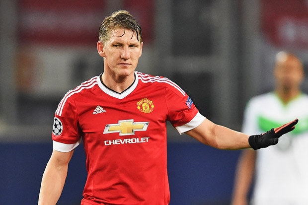 HLV DT Duc len tieng bao ve Schweinsteiger hinh anh