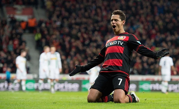 Chicharito lap hat-trick giup Leverkusen dai thang 5-0 hinh anh