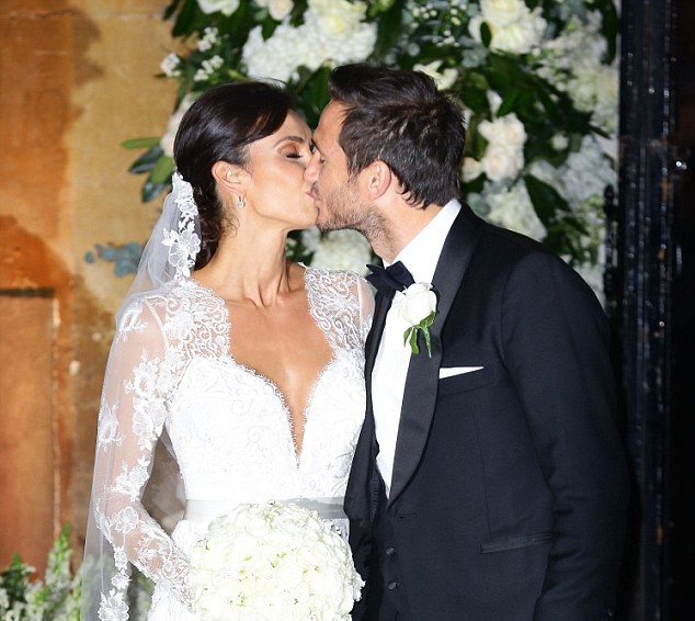 Lampard to chuc dam cuoi sau nhieu lan tri hoan hinh anh