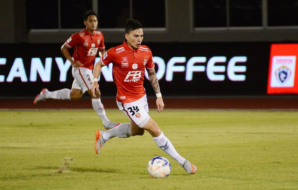 Doi cua ‘Messi Thai’ kien khap noi de nuoi hy vong tru hang hinh anh