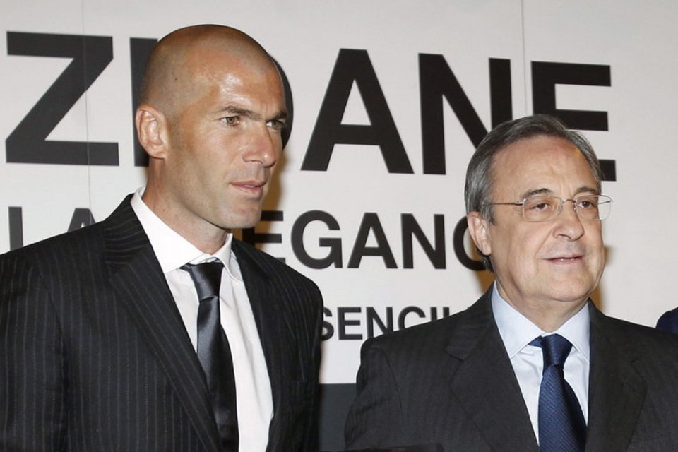 Vi tuong lai Real, Zidane khong nen nhan loi Perez luc nay hinh anh