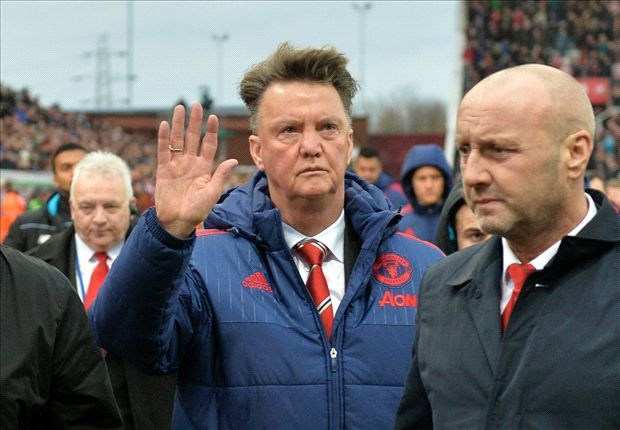 Nha cai dung nhan dat cua Van Gaal bi sa thai hinh anh