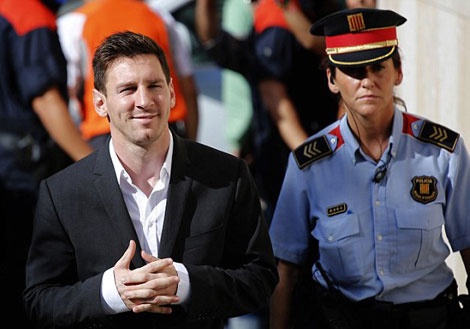 Messi ra hau toa vao cuoi thang 5 hinh anh