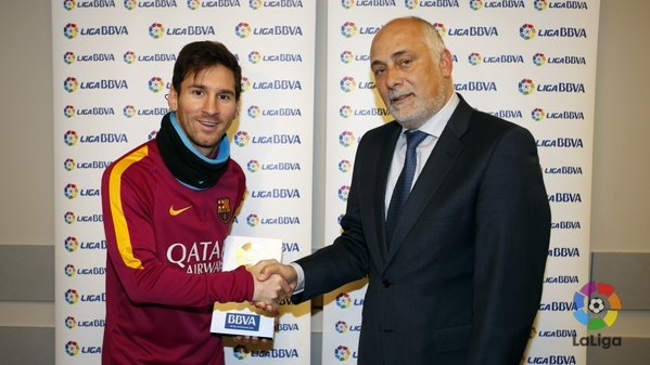 Messi lan dau gianh giai hay nhat thang o La Liga hinh anh
