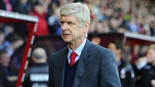 Wenger tim cach day ap luc ve phia Ranieri hinh anh