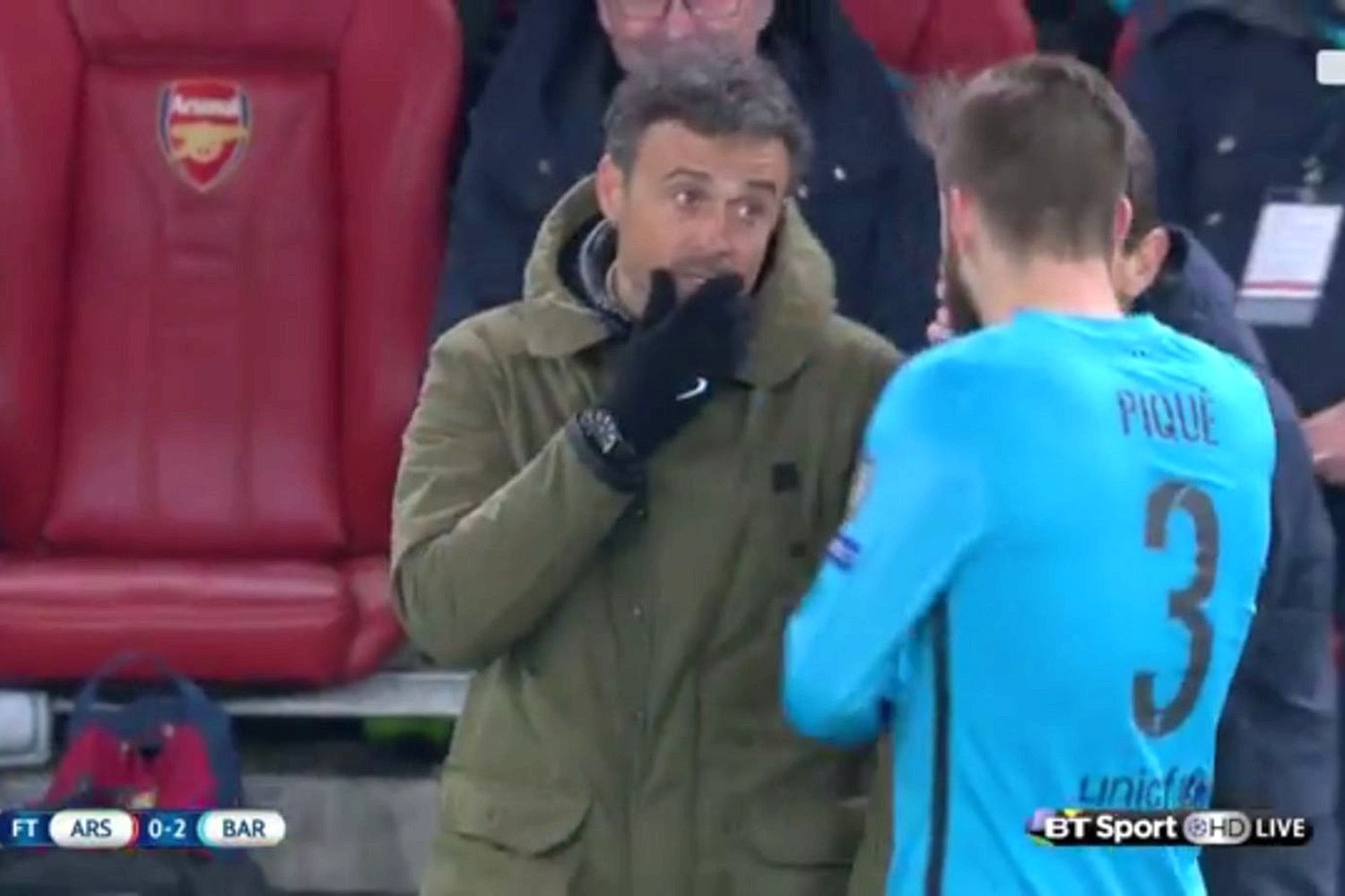 He lo bang chung Enrique chi dao Pique tay the hinh anh