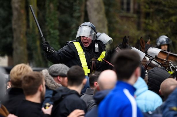 cổ động viên arsenal tottenham đánh nhau ảnh 4 co dong vien arsenal tottenham danh nhau anh 4