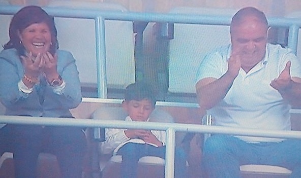 Quy tu phot lo khi Ronaldo lap cu poker hinh anh