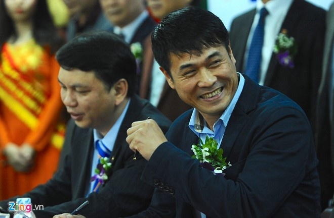 Phan mem nua ty danh cho HLV Huu Thang co loi the nao? hinh anh