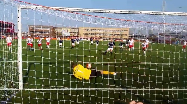 Van der Sar can pha penalty o tuoi 45 hinh anh