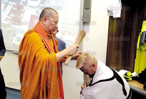 leicester dùng bùa chú ảnh 1 leicester dung bua chu anh 1