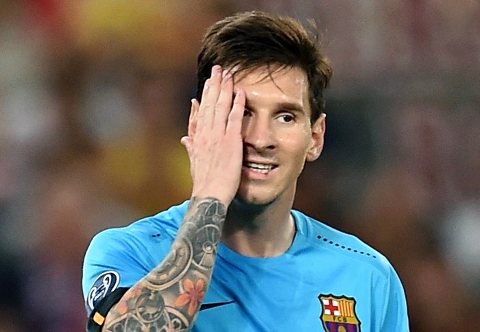 Messi chua xin loi fan nu Real bi sut gay co tay hinh anh