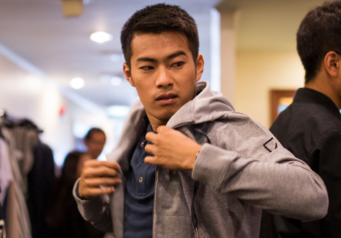 Tuyen Thai Lan chinh phuc fan nu bang trang phuc nam tinh hinh anh