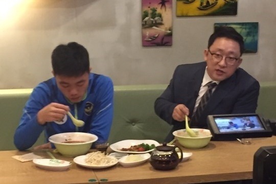 Xuân Trường lên báo Hàn ảnh 2 Xuan Truong len bao Han anh 2