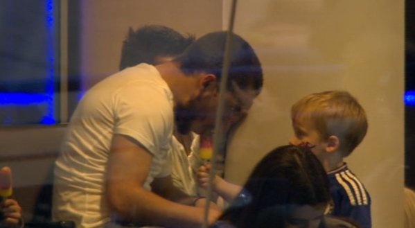 Hazard bi 'nem da' du doi du khong ra san hinh anh