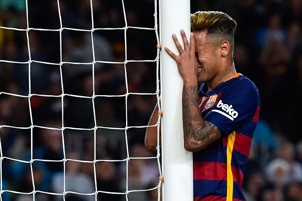 Neymar bi phat hien quat mang dong doi hinh anh