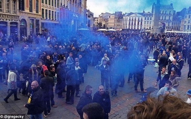 Co dong vien danh nhau truoc tran Everton vs MU hinh anh