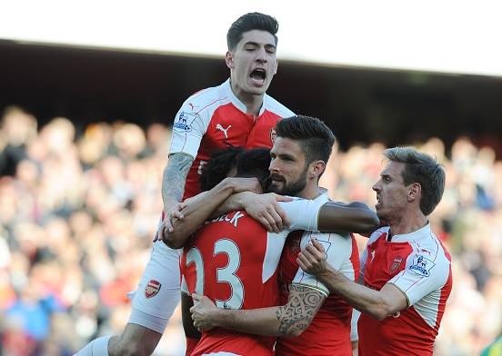 Welbeck giai cuu Arsenal chi 3 phut sau khi vao san hinh anh