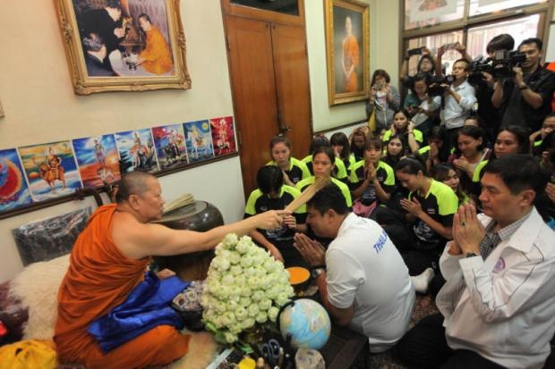 nhà sư Thái Lan của Leicester City ảnh 1 nha su Thai Lan cua Leicester City anh 1