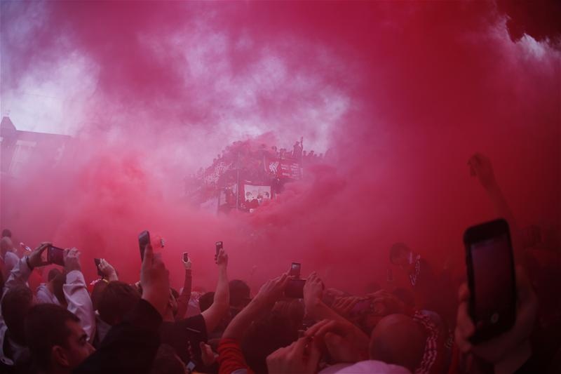 Bien nguoi, phao sang va khoi mau phu do thanh Liverpool hinh anh