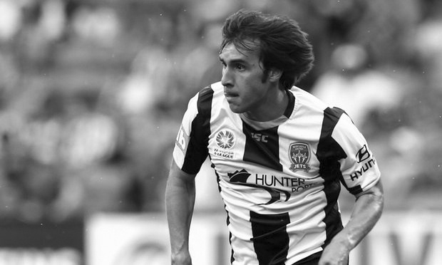 Cau thu Brazil dot tu ngay tren san bong hinh anh