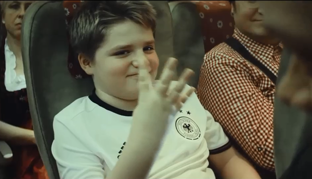 Doan quang cao che gieu that bai cua tuyen Anh o World Cup 2010 hinh anh