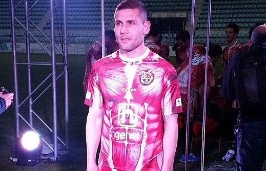 Doi bong vo danh ra mat trang phuc 6 mui la mat hinh anh