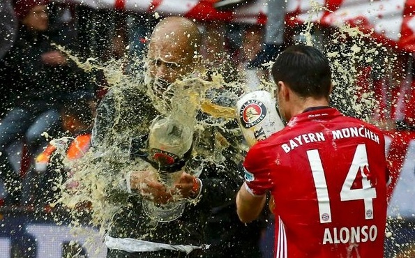 Bayern duoi bat va tam bia trong ngay nhan dia bac hinh anh