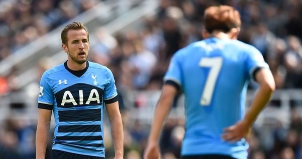 Thua tham doi xuong hang, Tottenham bi Arsenal vuot mat hinh anh