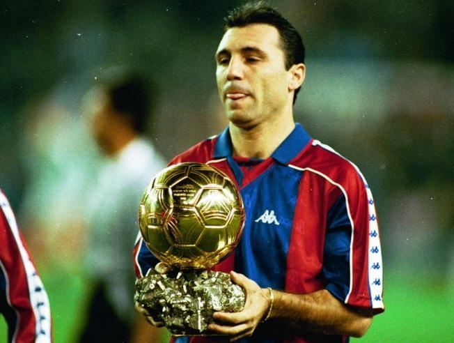 Stoichkov giam len ao Real va vut vao thung rac hinh anh