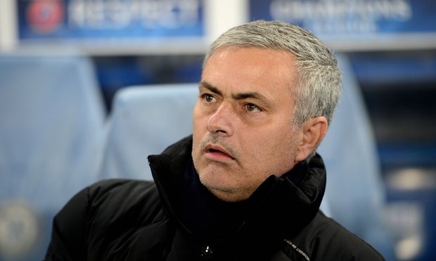 Mourinho chua the ve MU vi rac roi voi Chelsea hinh anh