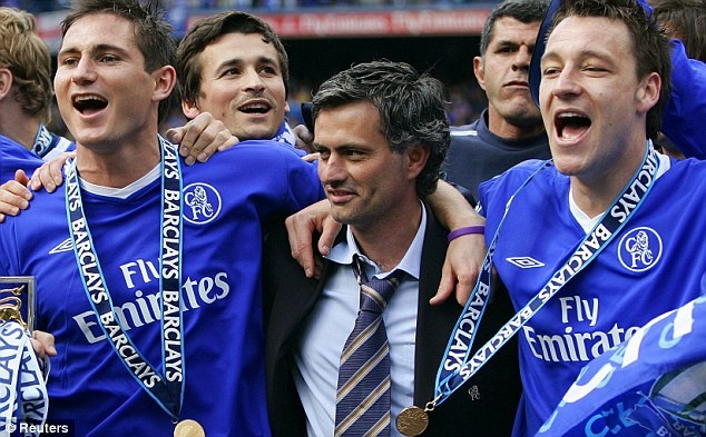 Mourinho va cau thu tre anh 1