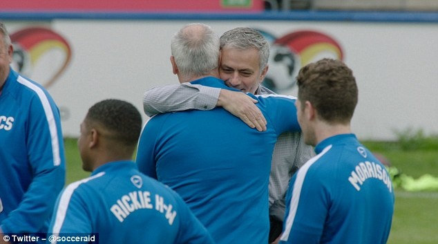 Mourinho tay bat mat mung nguoi ong tung khinh bi hinh anh