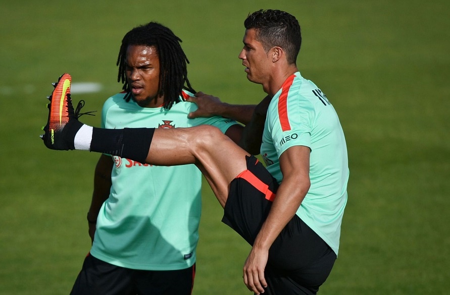 Ronaldo het ky nghi co gai la, tro ve tuyen Bo Dao Nha hinh anh