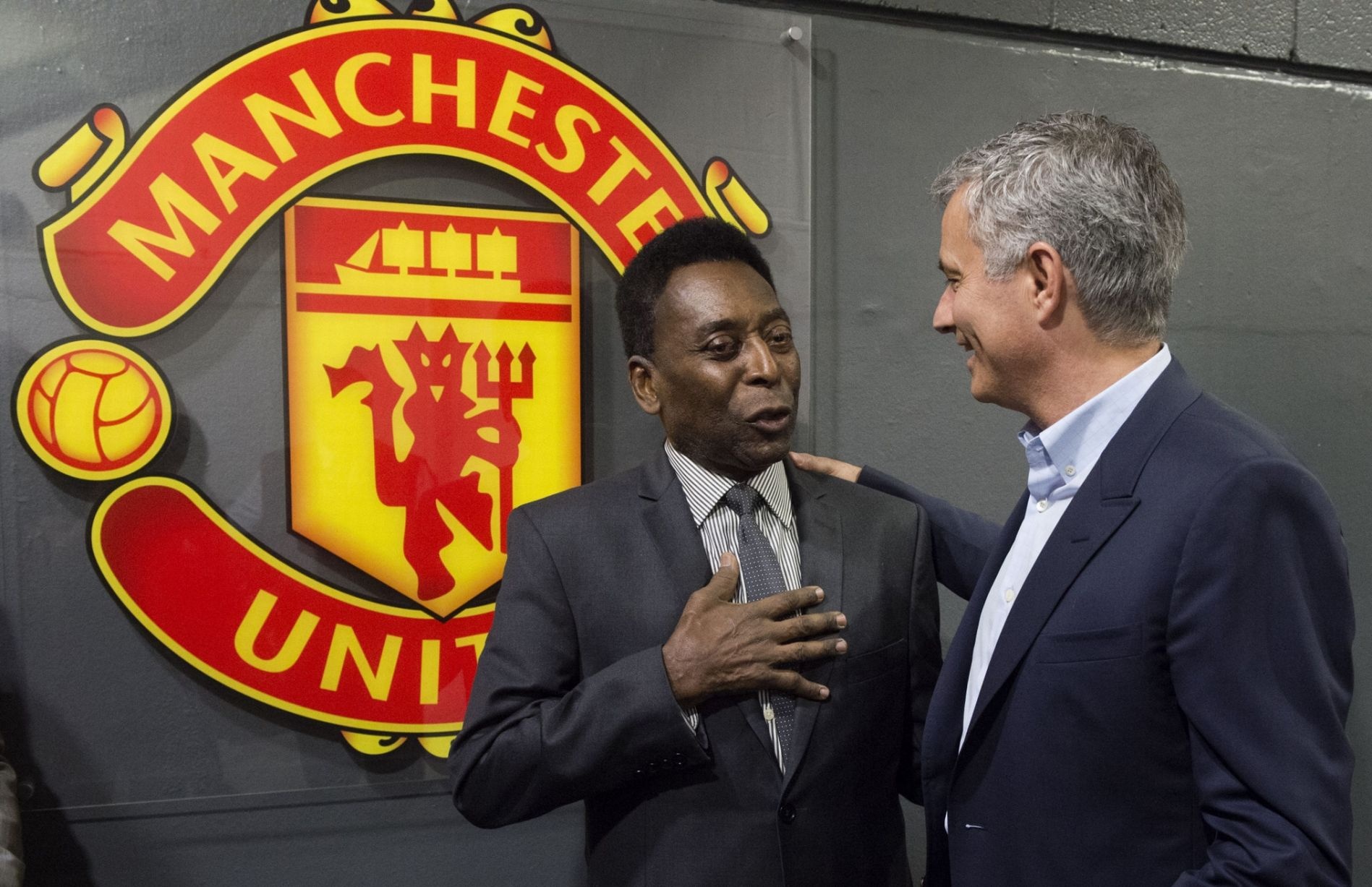 Mourinho, Pele banh bao di xem tuyen Anh thang doi Ranieri hinh anh