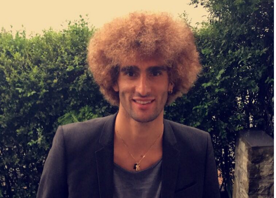 Fellaini nhuom toc vang hoe, hao hung khoe anh hinh anh