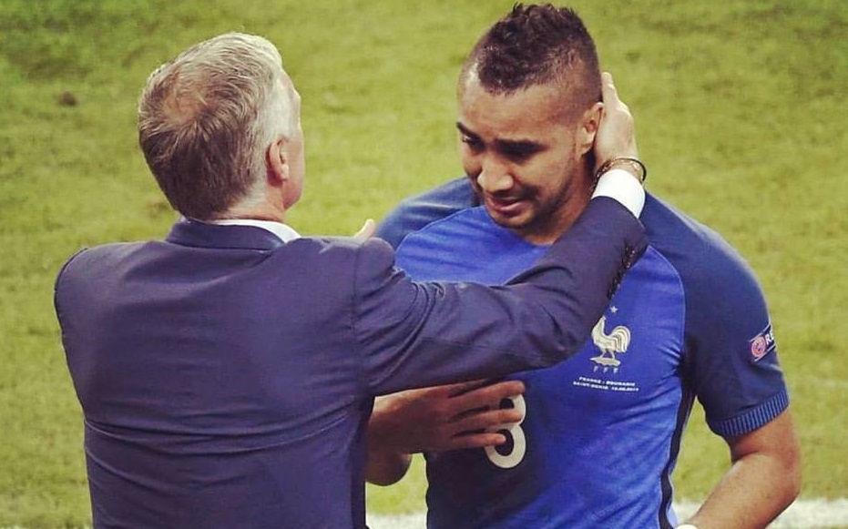 Khoanh khac Payet bat khoc sau khi ghi ban thang vang hinh anh