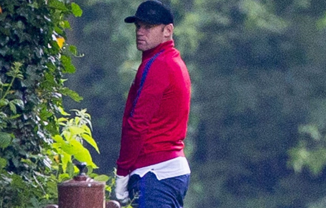 Rooney bi bat qua tang te bay hinh anh