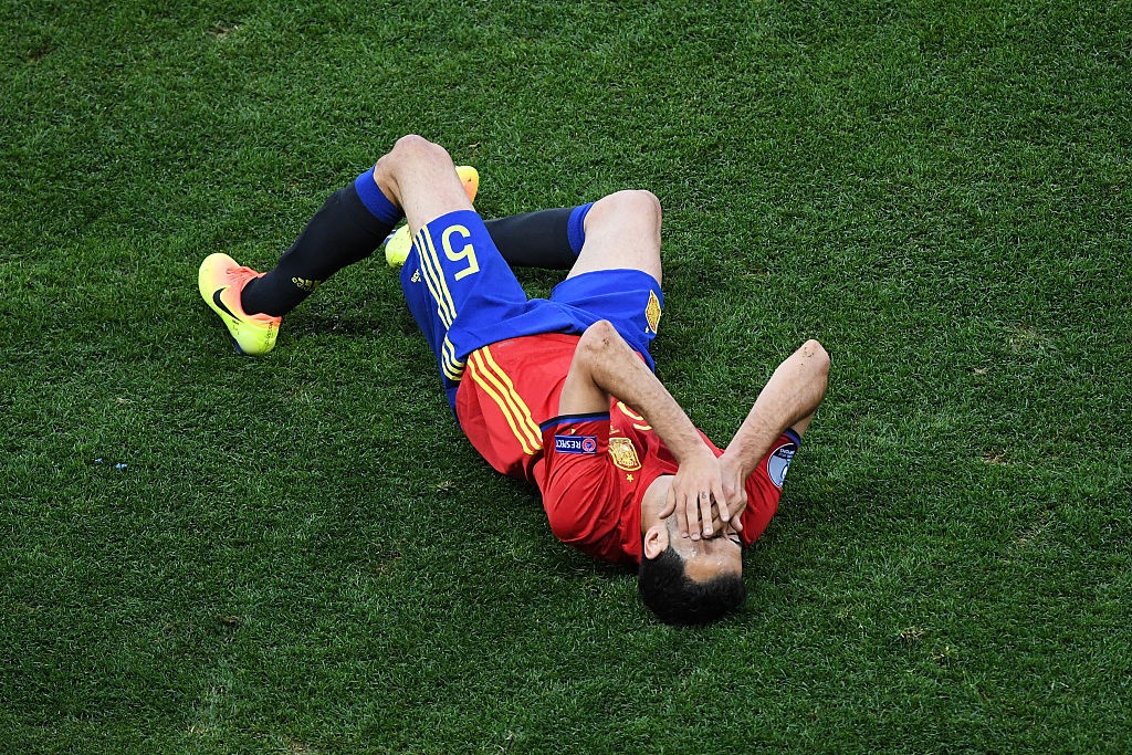 Tong hop mot so pha an va tho thien cua Sergio Busquet hinh anh