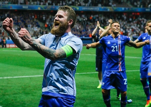 Ly giai hang loat tu ‘son’ o cuoi ten cau thu Iceland hinh anh