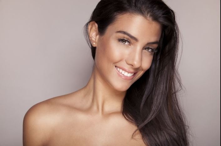 Dai chien WAGs Phap vs Iceland: Chu nha ha knock-out khach hinh anh