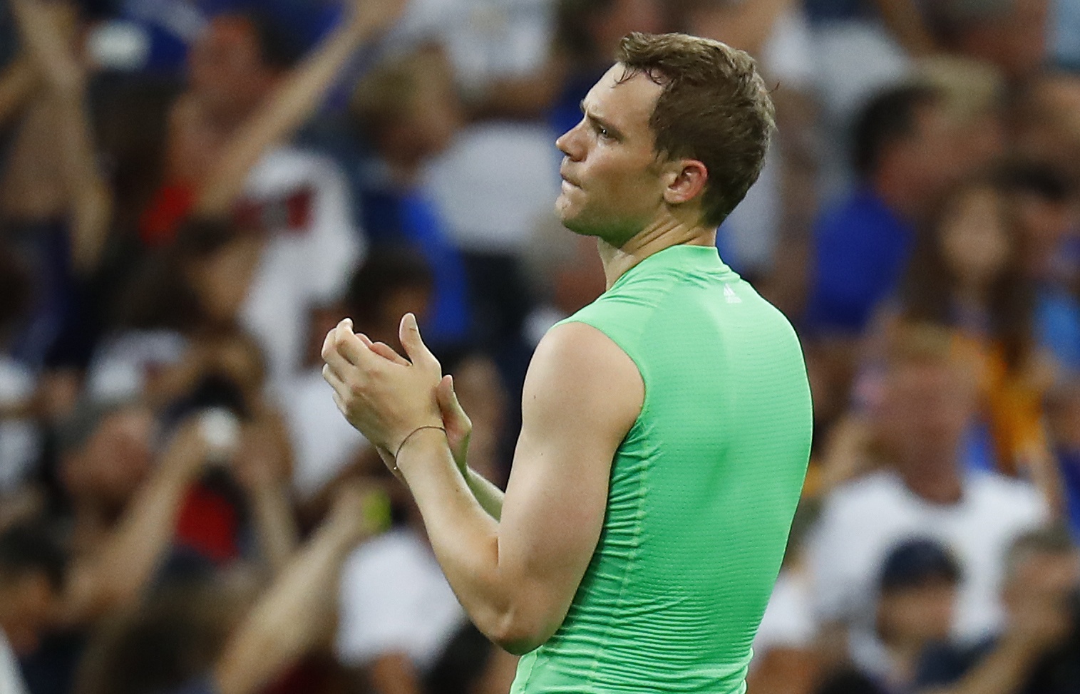 Neuer coi ao, vut gang trong noi buon vo han cua nguoi Duc hinh anh