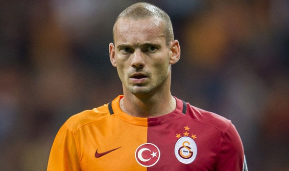 Sneijder nop phat gan 2 trieu bang cho 11 the vang hinh anh