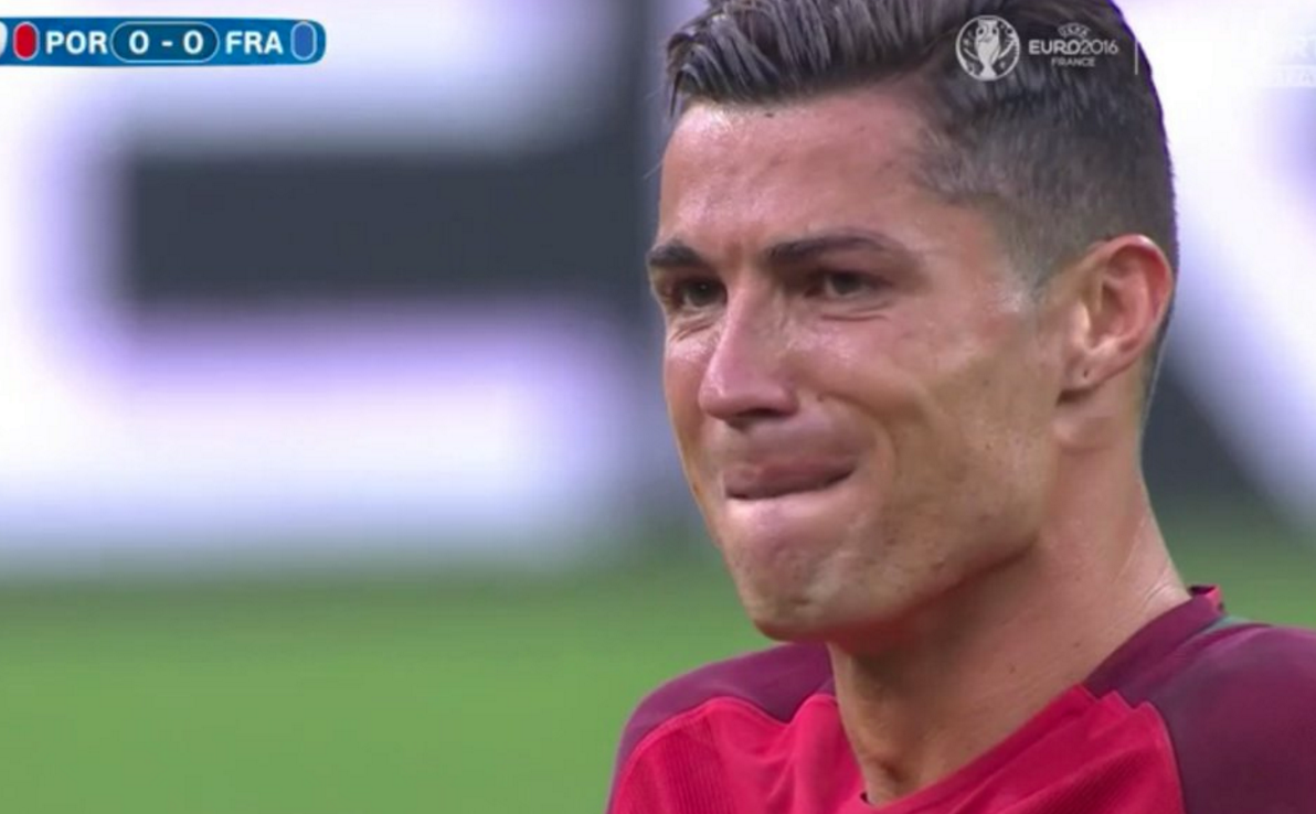 Ronaldo khoc nghen vi chan thuong hinh anh